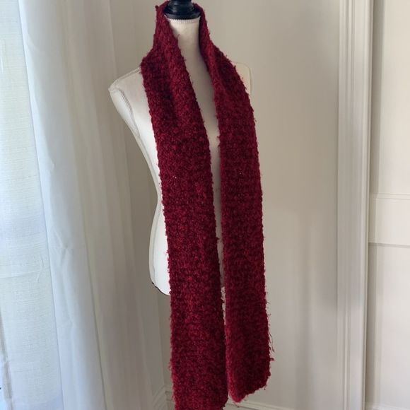 Hand knit chunky wool scarf in deep red - Picture 6 of 7